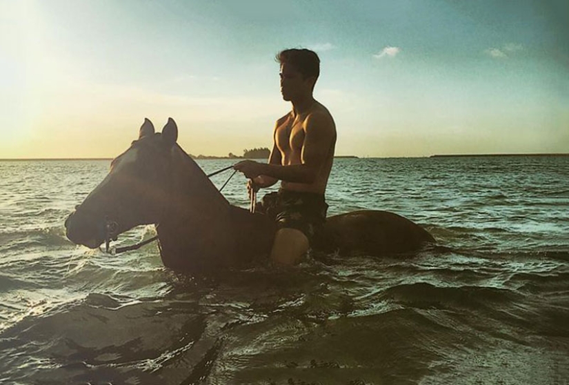 He is on a horse, but you are not: the Muslim prince is recognized as the most desirable bachelor of the planet