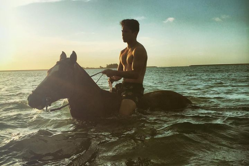 He is on a horse, but you are not: the Muslim prince is recognized as the most desirable bachelor of the planet