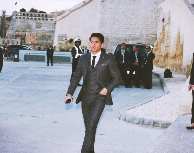 He is on a horse, but you are not: the Muslim prince is recognized as the most desirable bachelor of the planet