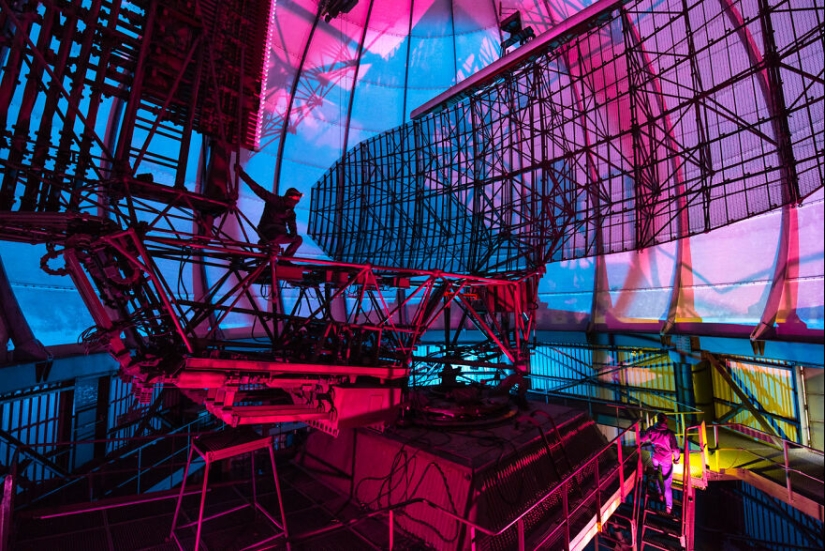 Here Are My 14 New Pics Which I Took At Abandoned Places At Night Using A Lot Of Light