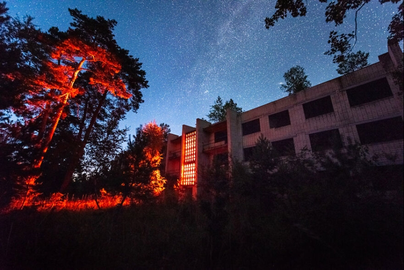 Here Are My 14 New Pics Which I Took At Abandoned Places At Night Using A Lot Of Light