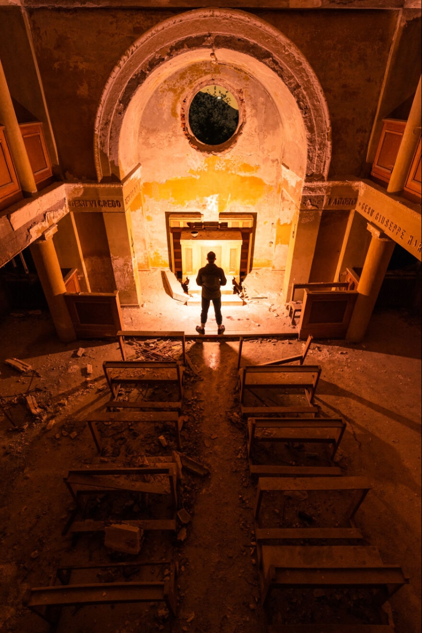 Here Are My 14 New Pics Which I Took At Abandoned Places At Night Using A Lot Of Light