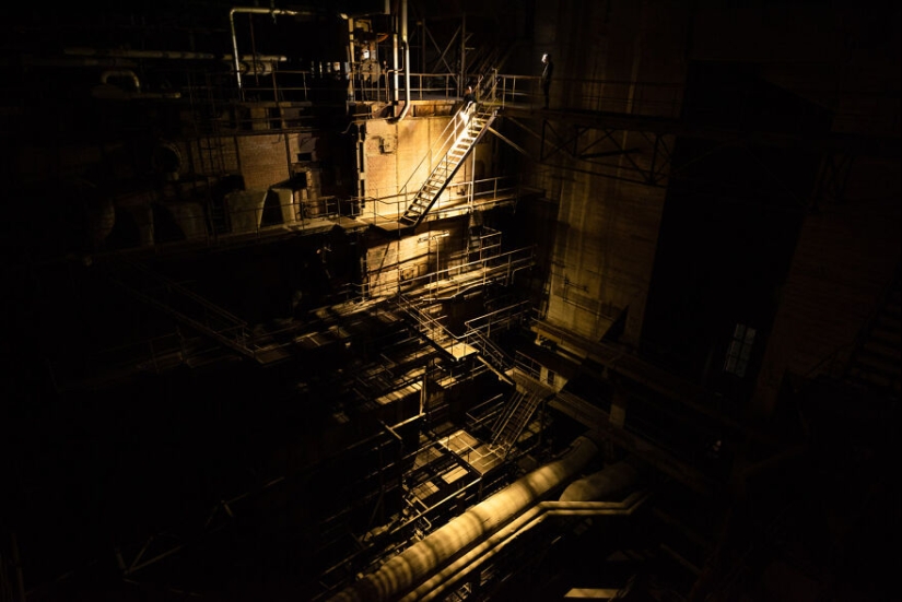 Here Are My 14 New Pics Which I Took At Abandoned Places At Night Using A Lot Of Light