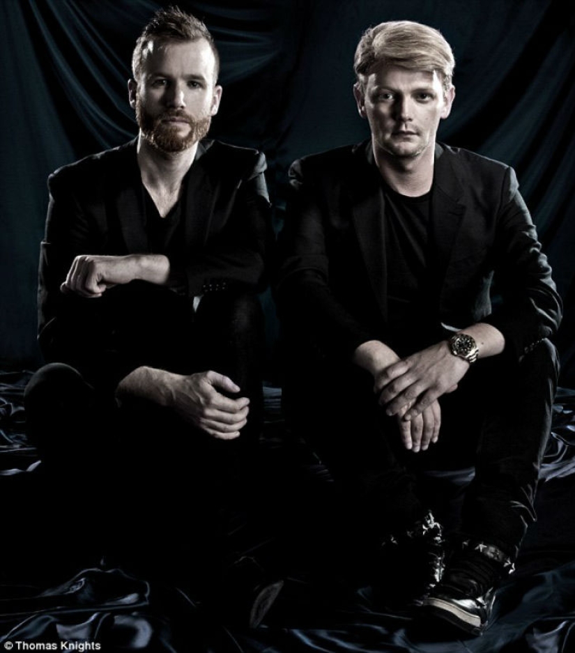 Hermosas, famosas, pelirrojas y desnudas posando para una sesión de fotos única