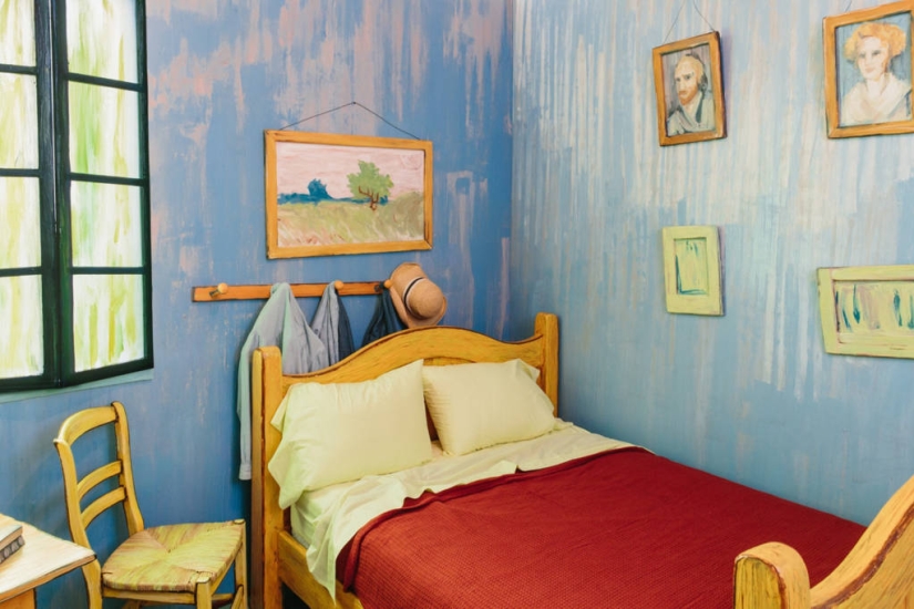 Hey Van Gogh, let me spend the night! Hey Van Gogh, let me spend the night!