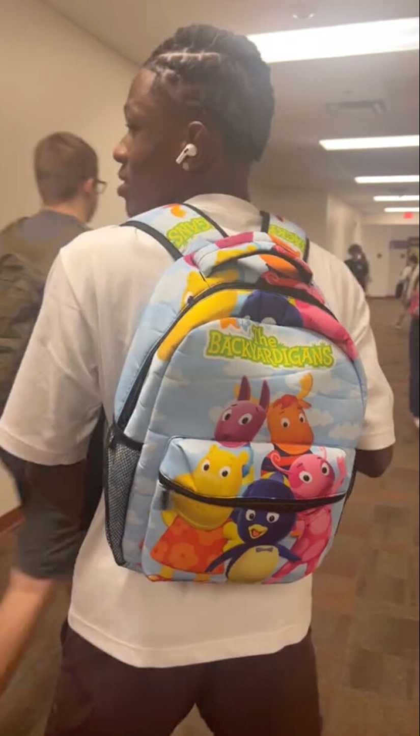 High School Seniors Are Rocking Kindergarten Backpacks To School