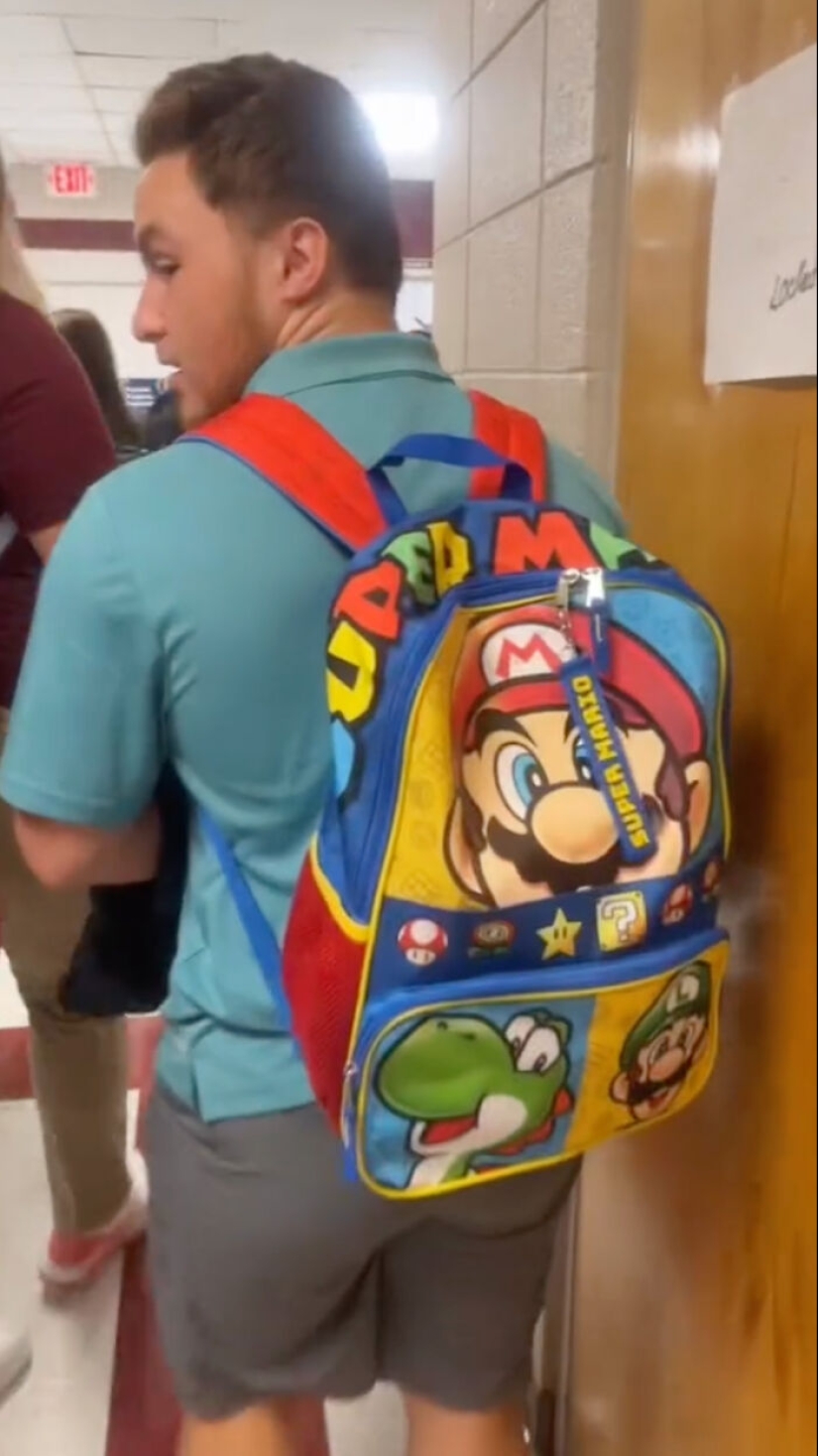 High School Seniors Are Rocking Kindergarten Backpacks To School