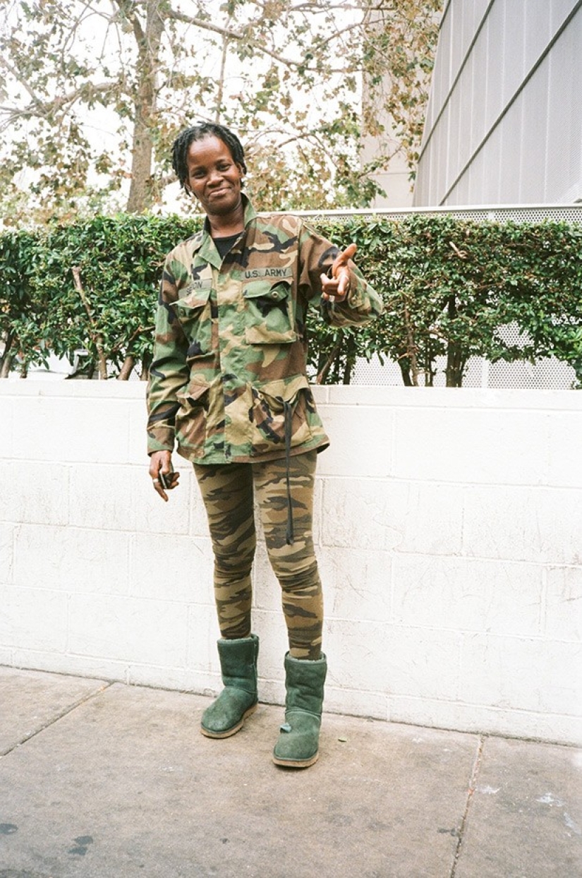 Hipsters are resting - in the frame are inhabitants of the outskirts, unmercenaries and homeless people Hipsters are resting - in the frame are inhabitants of the outskirts, unmercenaries and homeless people