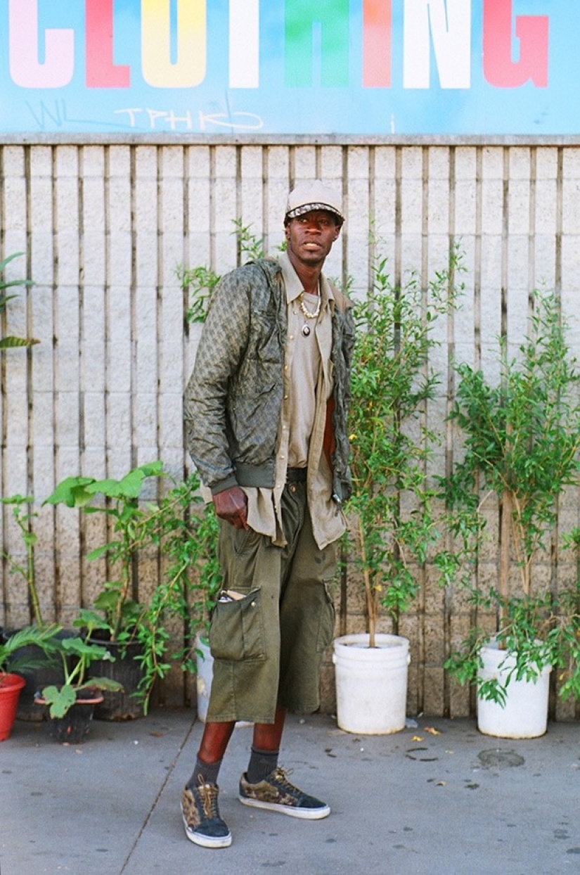 Hipsters are resting - in the frame are inhabitants of the outskirts, unmercenaries and homeless people Hipsters are resting - in the frame are inhabitants of the outskirts, unmercenaries and homeless people