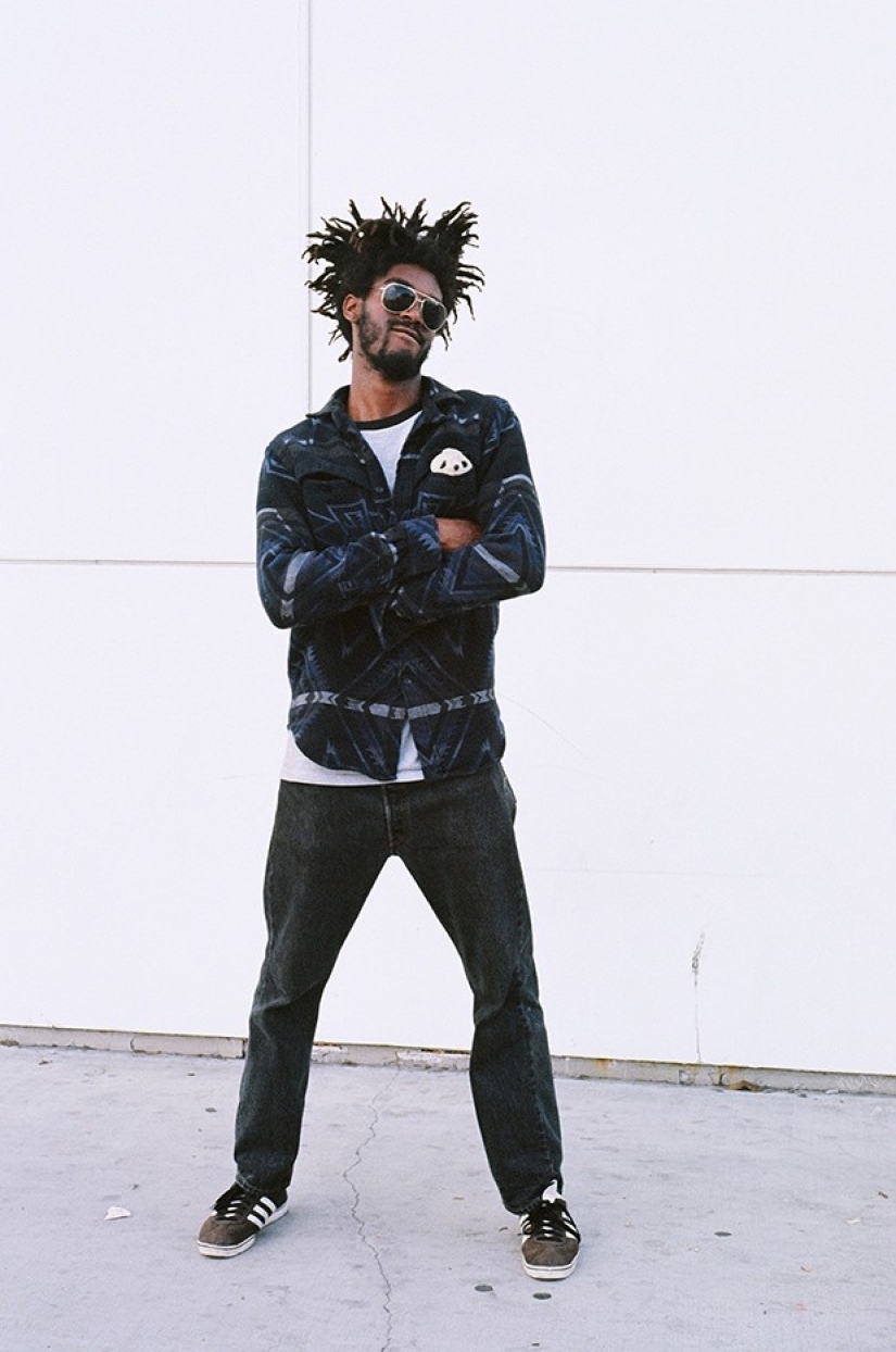 Hipsters are resting - in the frame are inhabitants of the outskirts, unmercenaries and homeless people Hipsters are resting - in the frame are inhabitants of the outskirts, unmercenaries and homeless people