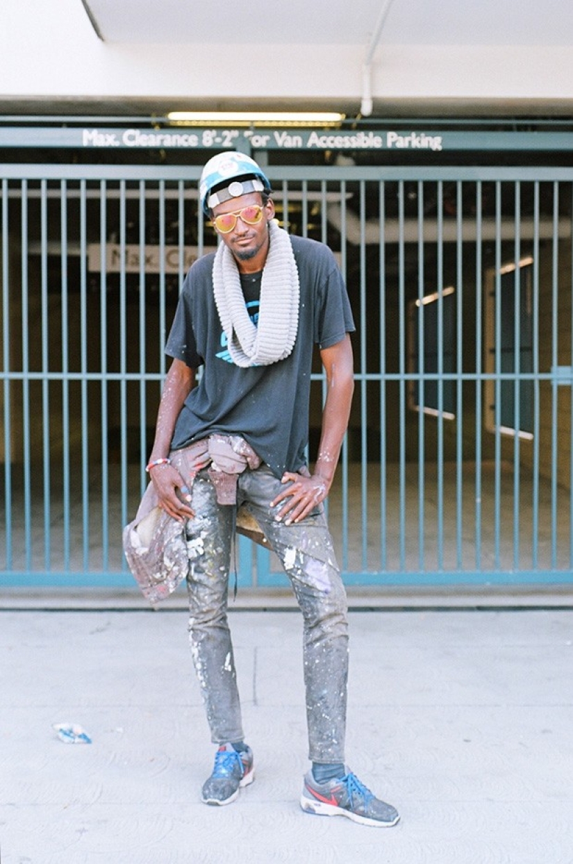 Hipsters are resting - in the frame are inhabitants of the outskirts, unmercenaries and homeless people Hipsters are resting - in the frame are inhabitants of the outskirts, unmercenaries and homeless people