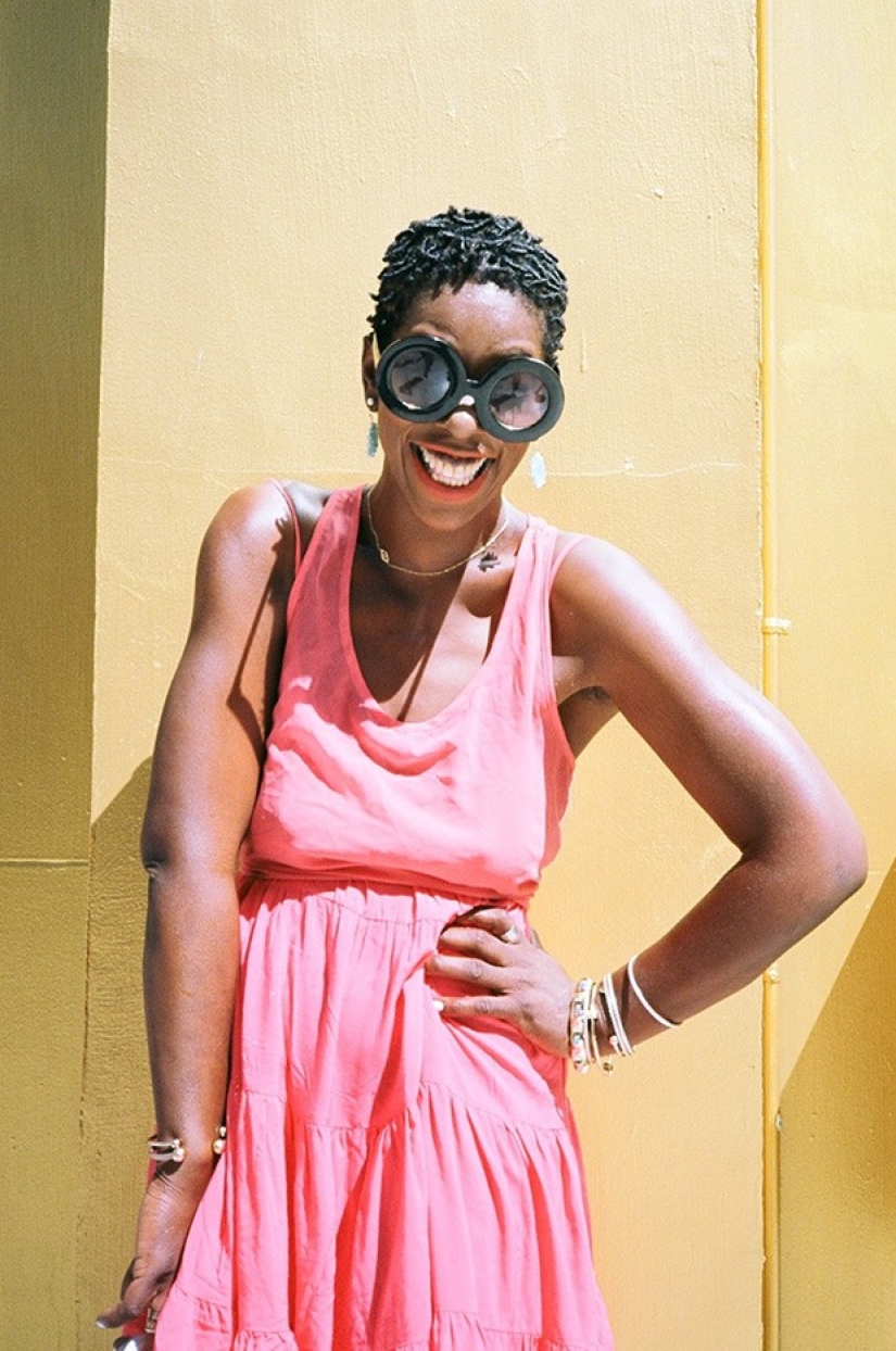 Hipsters are resting - in the frame are inhabitants of the outskirts, unmercenaries and homeless people Hipsters are resting - in the frame are inhabitants of the outskirts, unmercenaries and homeless people