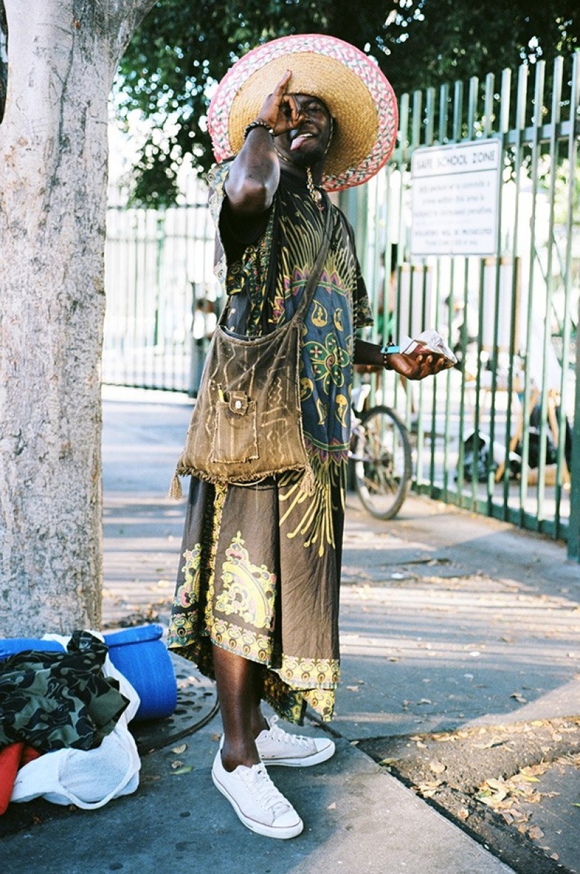Hipsters are resting - in the frame are inhabitants of the outskirts, unmercenaries and homeless people Hipsters are resting - in the frame are inhabitants of the outskirts, unmercenaries and homeless people