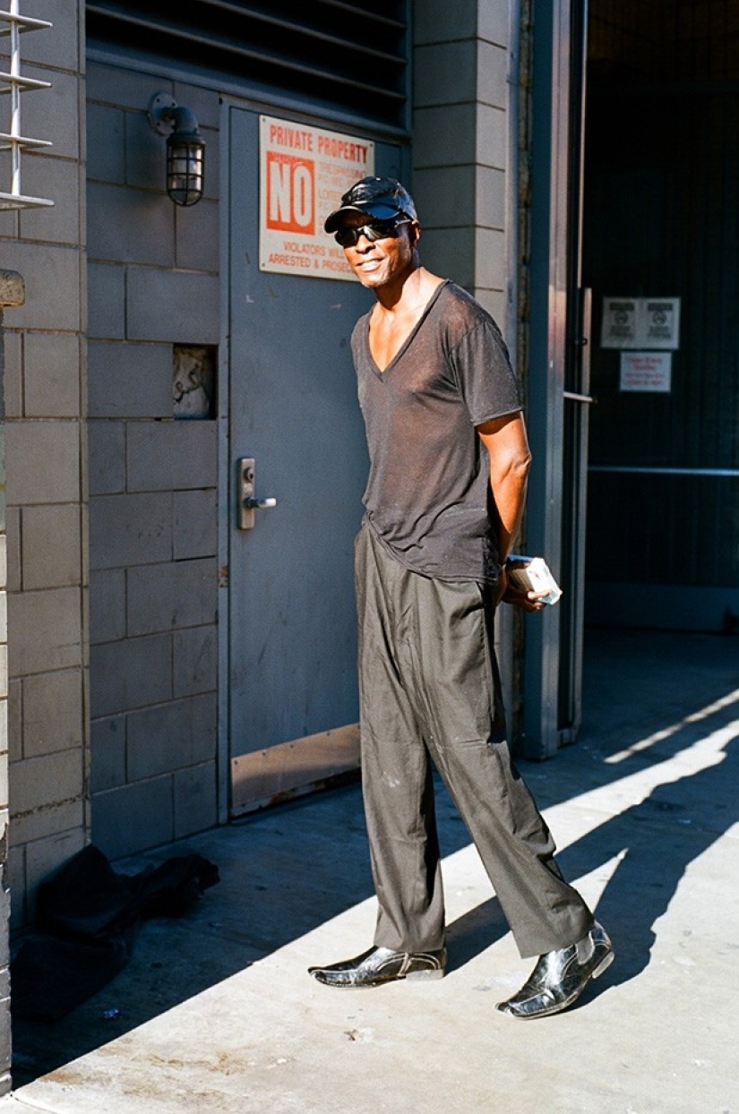 Hipsters are resting - in the frame are inhabitants of the outskirts, unmercenaries and homeless people Hipsters are resting - in the frame are inhabitants of the outskirts, unmercenaries and homeless people