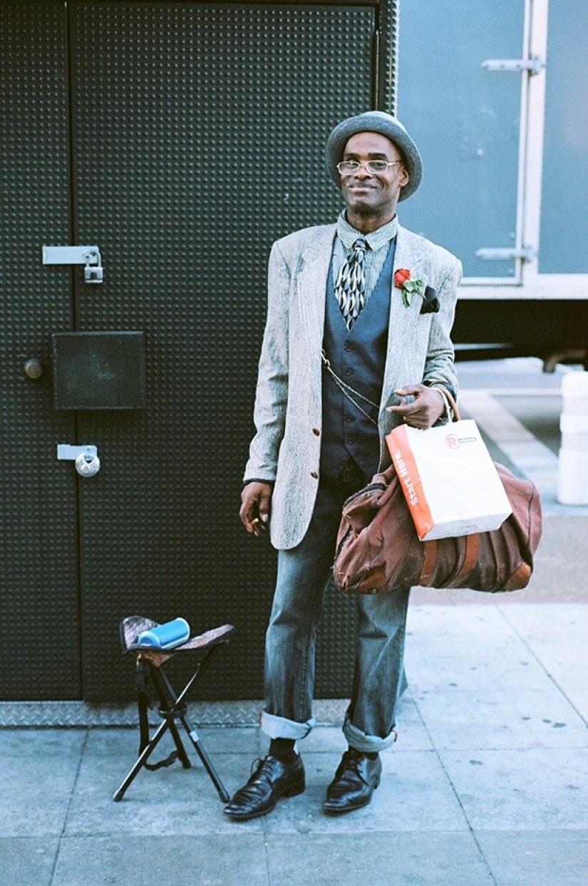 Hipsters are resting - in the frame are inhabitants of the outskirts, unmercenaries and homeless people Hipsters are resting - in the frame are inhabitants of the outskirts, unmercenaries and homeless people
