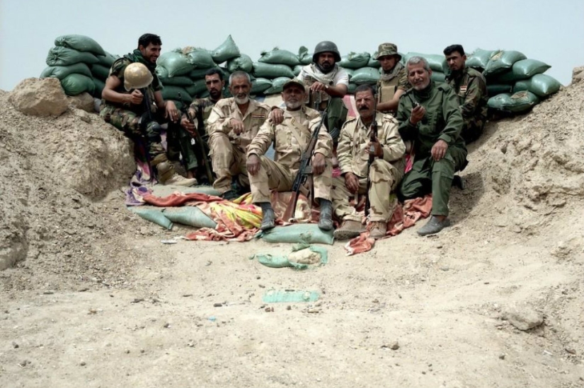 Hombres que renunciaron a sus trabajos y se fueron a luchar contra ISIS