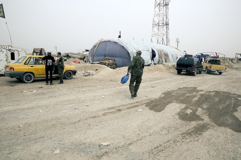 Hombres que renunciaron a sus trabajos y se fueron a luchar contra ISIS