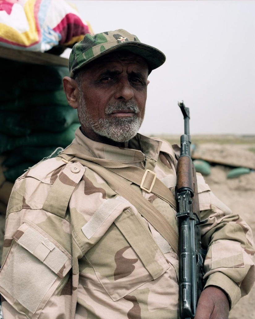 Hombres que renunciaron a sus trabajos y se fueron a luchar contra ISIS