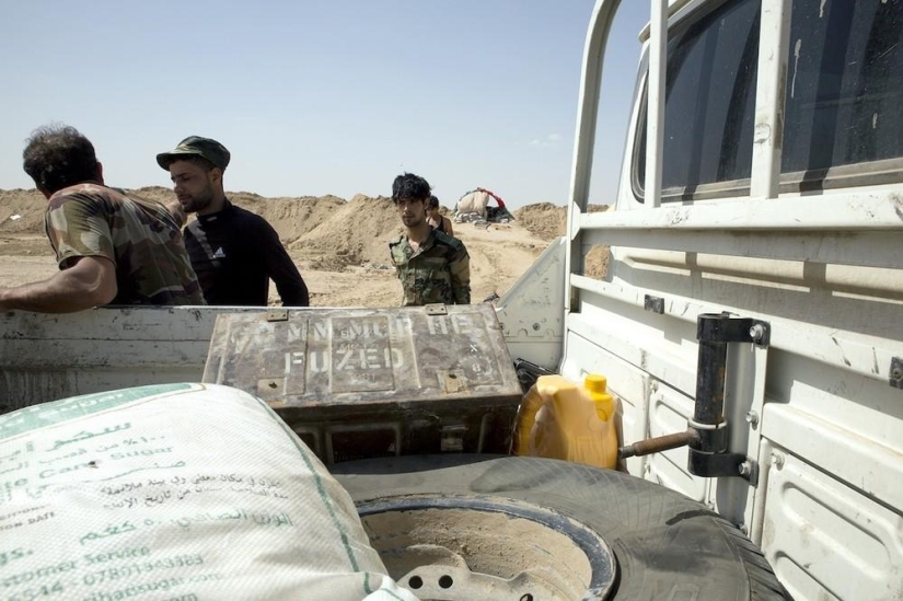 Hombres que renunciaron a sus trabajos y se fueron a luchar contra ISIS