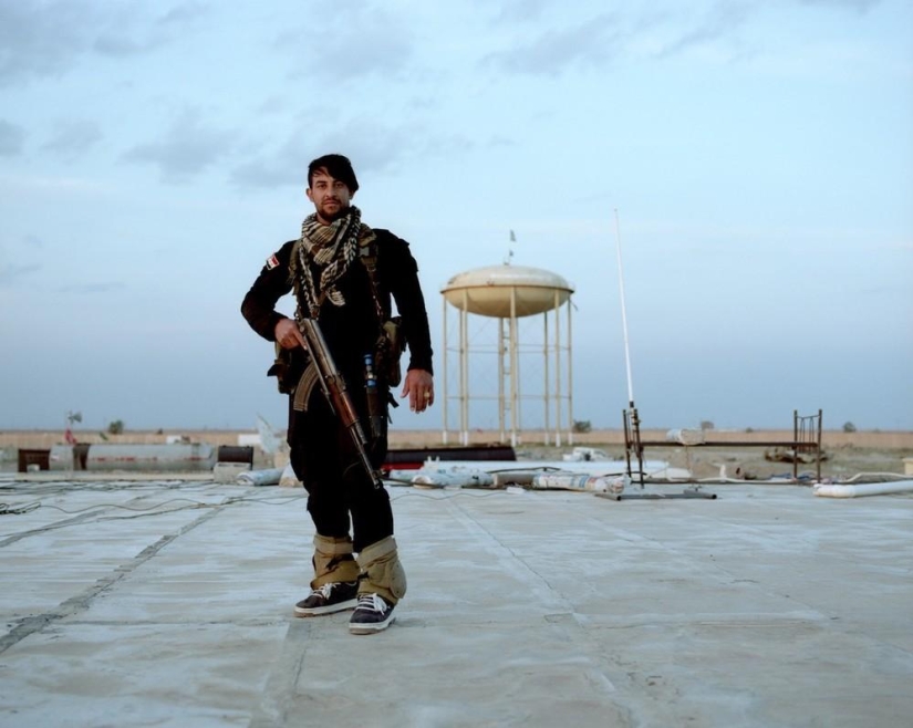 Hombres que renunciaron a sus trabajos y se fueron a luchar contra ISIS