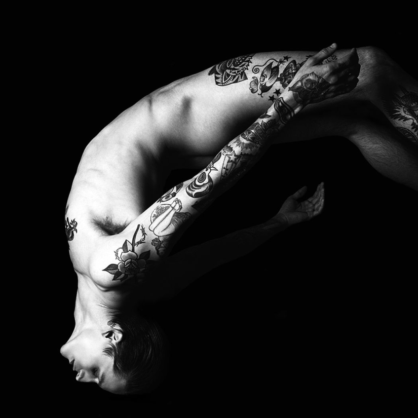 Hombres tatuados desnudos: en primer lugar, ¡es hermoso!