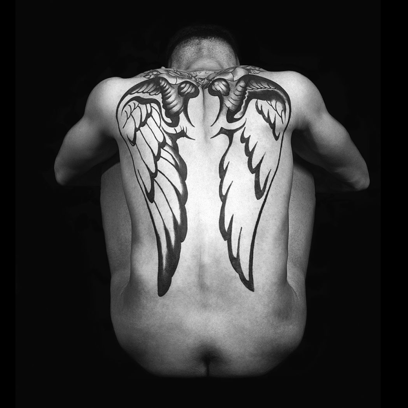 Hombres tatuados desnudos: en primer lugar, ¡es hermoso!