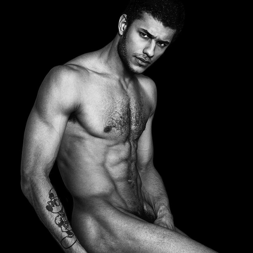 Hombres tatuados desnudos: en primer lugar, ¡es hermoso!