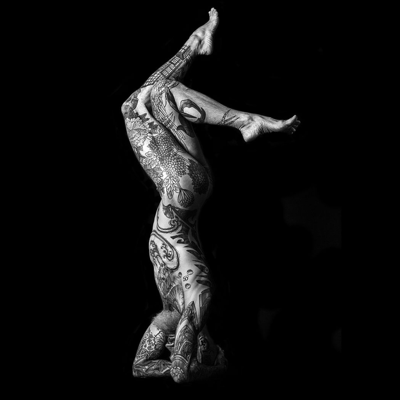 Hombres tatuados desnudos: en primer lugar, ¡es hermoso!