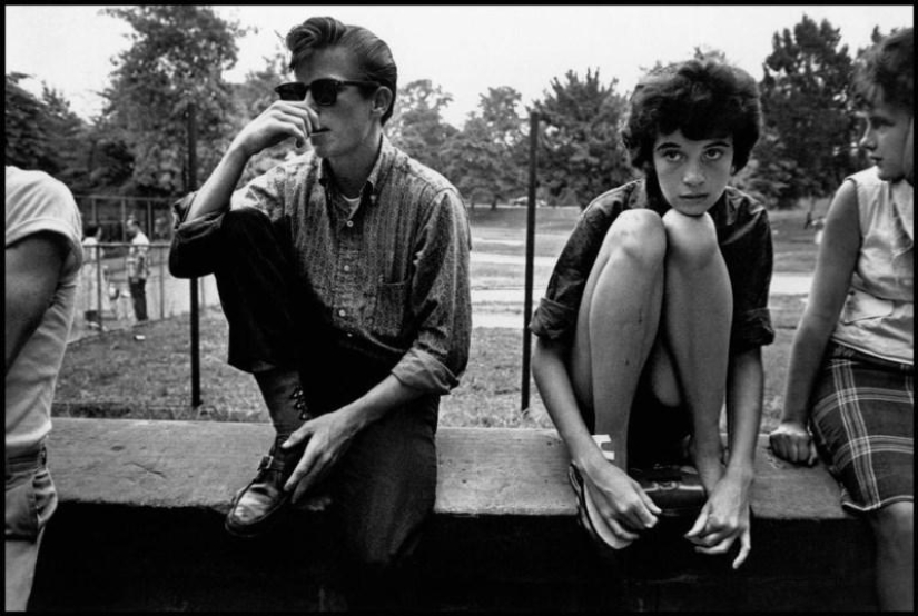 Honest and poignant photos from Bruce Davidson&#39;s album &quot;Brooklyn Gangs: Summer 1959&quot;