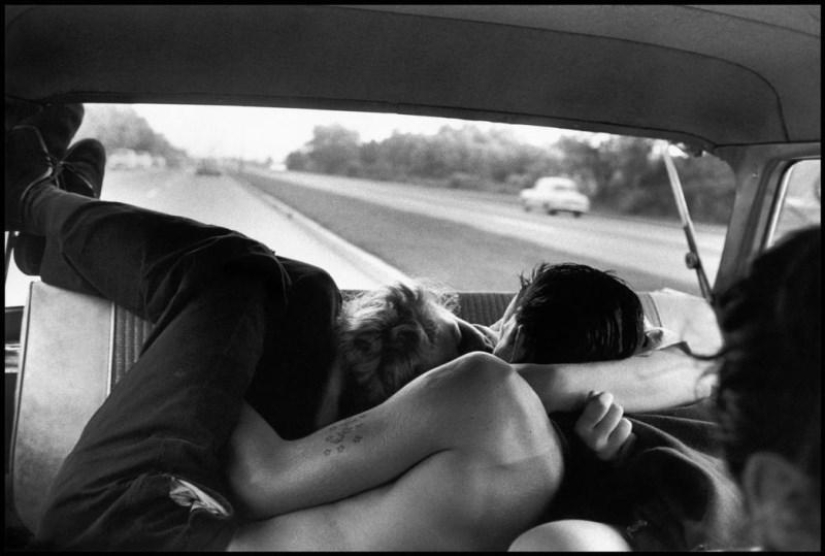 Honest and poignant photos from Bruce Davidson&#39;s album &quot;Brooklyn Gangs: Summer 1959&quot;