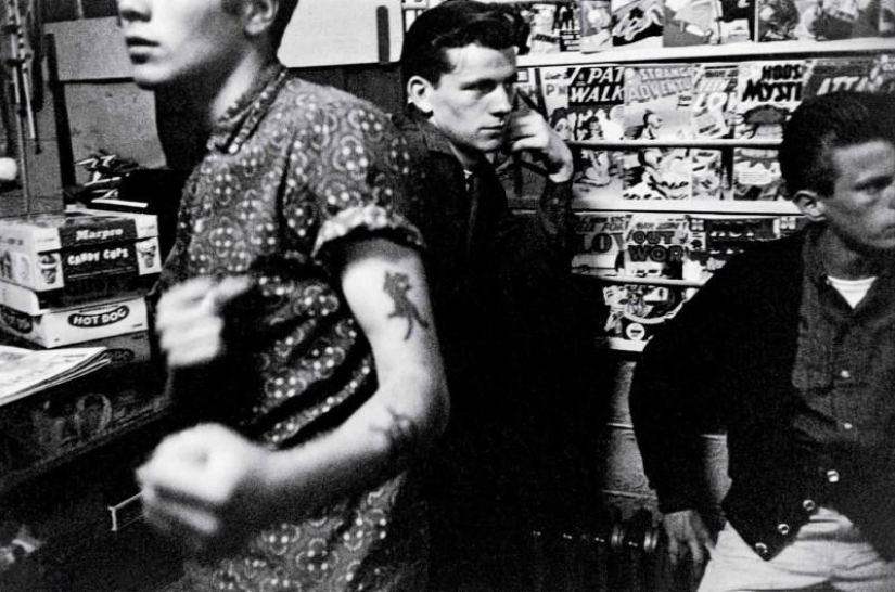 Honest and poignant photos from Bruce Davidson&#39;s album &quot;Brooklyn Gangs: Summer 1959&quot;