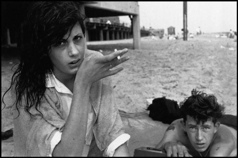 Honest and poignant photos from Bruce Davidson&#39;s album &quot;Brooklyn Gangs: Summer 1959&quot;