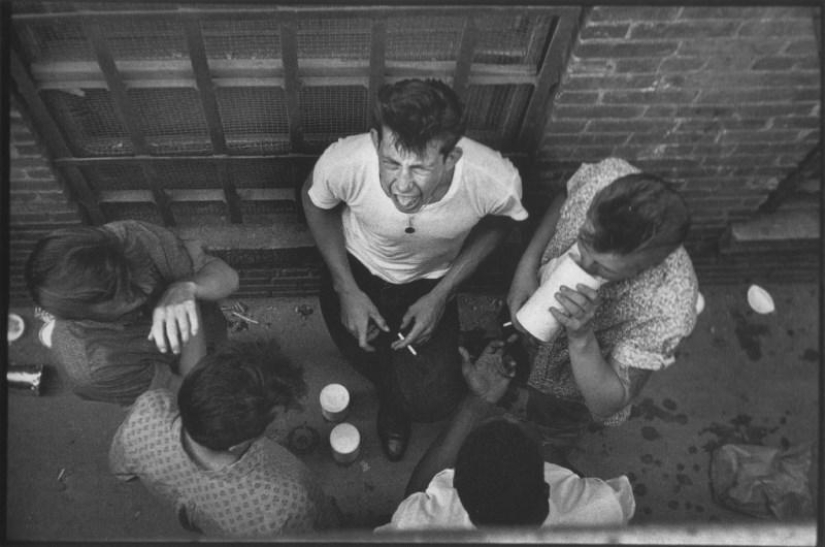 Honest and poignant photos from Bruce Davidson&#39;s album &quot;Brooklyn Gangs: Summer 1959&quot;