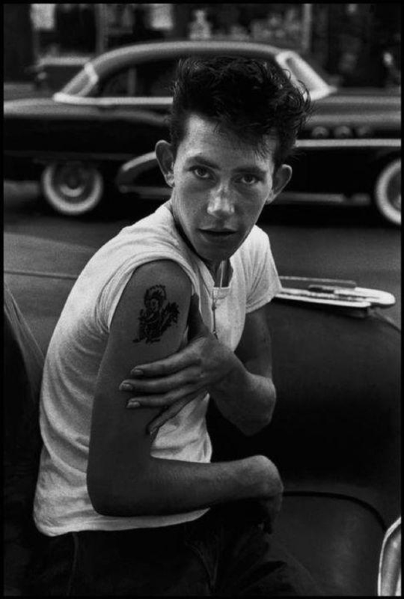 Honest and poignant photos from Bruce Davidson&#39;s album &quot;Brooklyn Gangs: Summer 1959&quot;