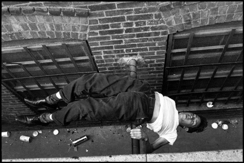 Honest and poignant photos from Bruce Davidson&#39;s album &quot;Brooklyn Gangs: Summer 1959&quot;