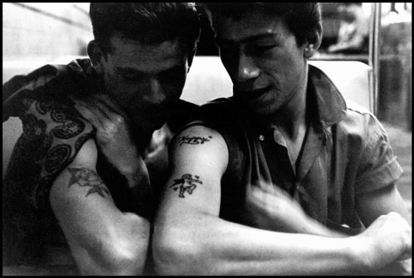 Honest and poignant photos from Bruce Davidson&#39;s album &quot;Brooklyn Gangs: Summer 1959&quot;