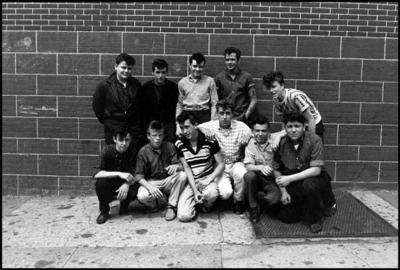 Honest and poignant photos from Bruce Davidson&#39;s album &quot;Brooklyn Gangs: Summer 1959&quot;