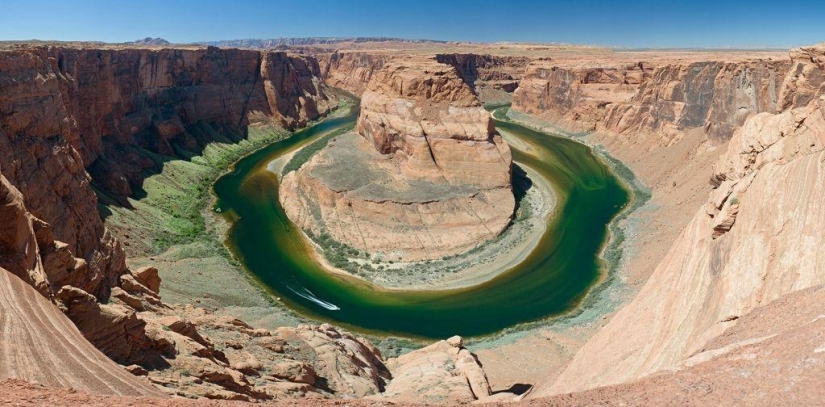 Horseshoe Bend - a bend in the river in Colorado Horseshoe Bend - a bend in the river in Colorado
