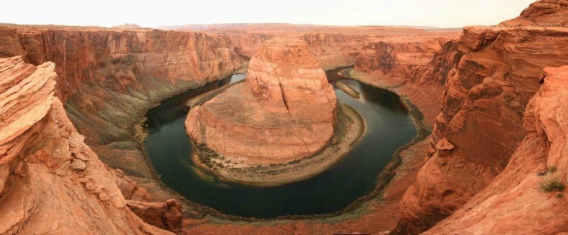Horseshoe Bend - a bend in the river in Colorado Horseshoe Bend - a bend in the river in Colorado