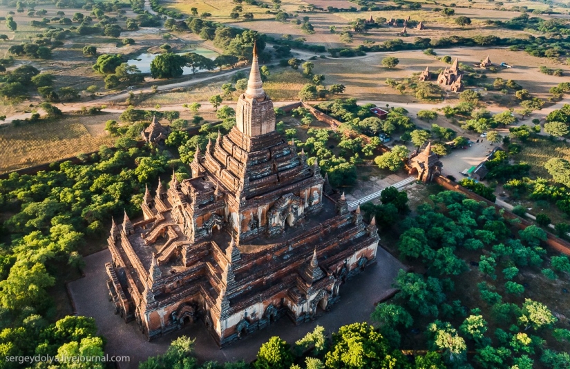 Hot air balloon flight over Bagan Hot air balloon flight over Bagan