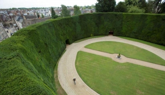 How 300-year-old yews are trimmed