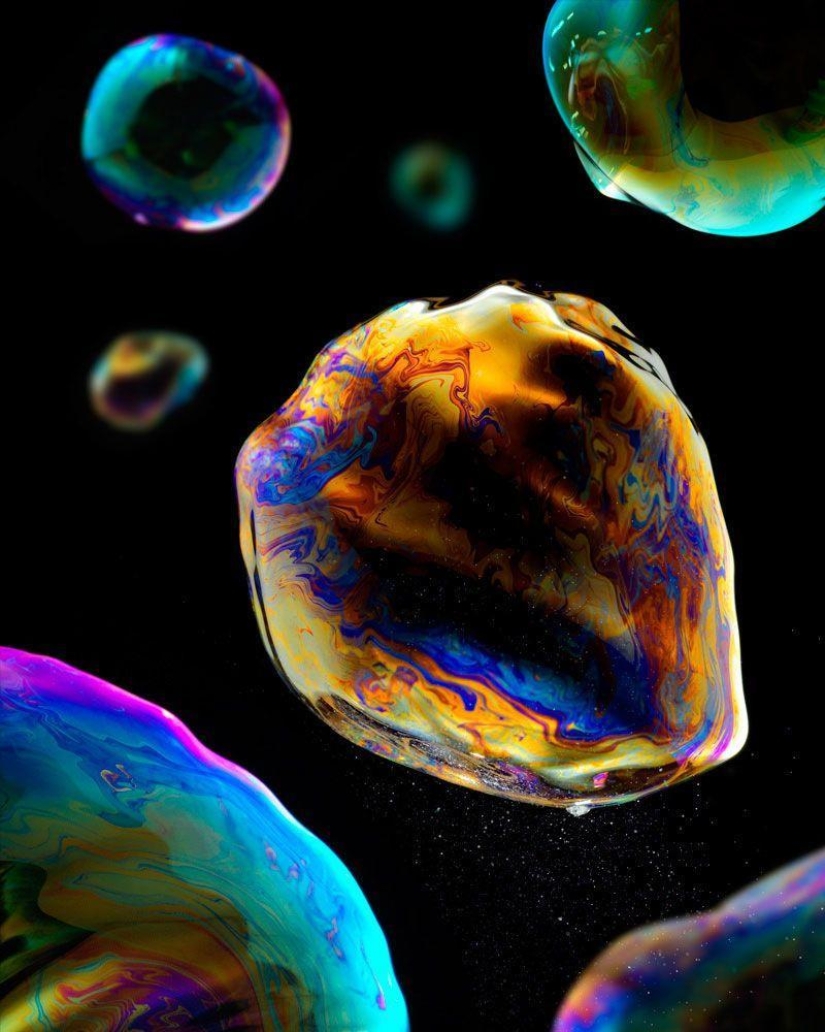 How a bubble bursts