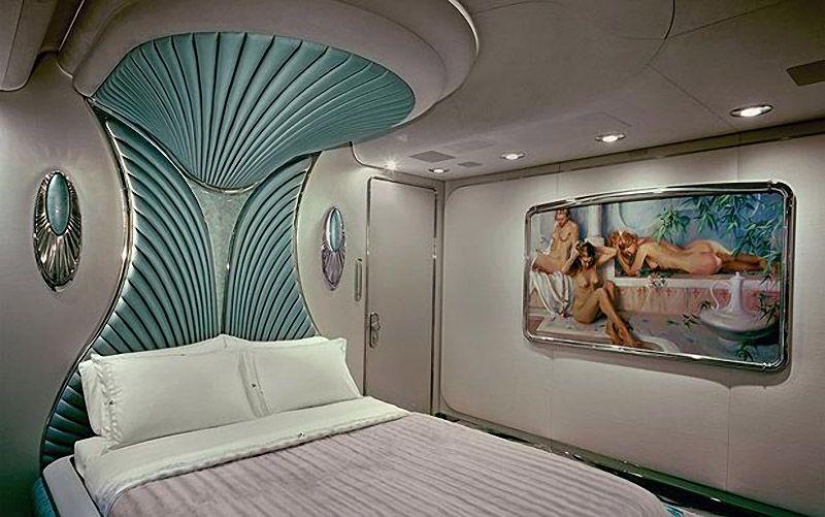 How and on what the "powerful of this world" fly