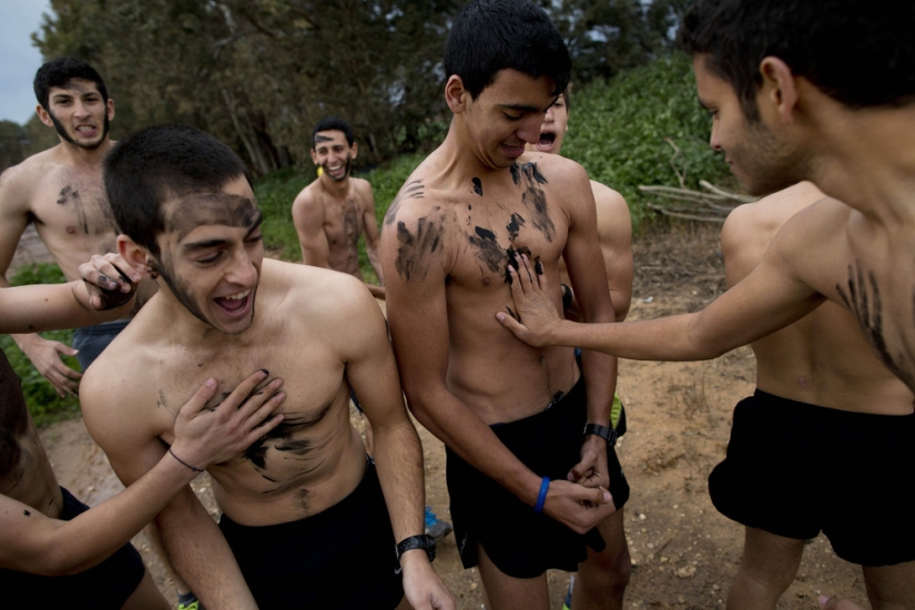 How are the military exercises of Israeli high school students How are the military exercises of Israeli high school students