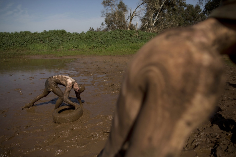 How are the military exercises of Israeli high school students How are the military exercises of Israeli high school students