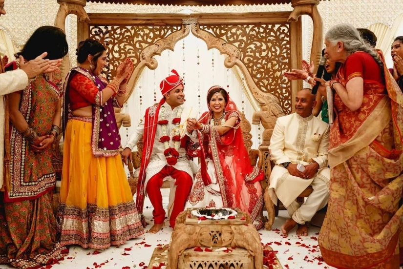 How Billionaires Help Indian Brides: Collective Wedding Traditions in India How Billionaires Help Indian Brides: Collective Wedding Traditions in India