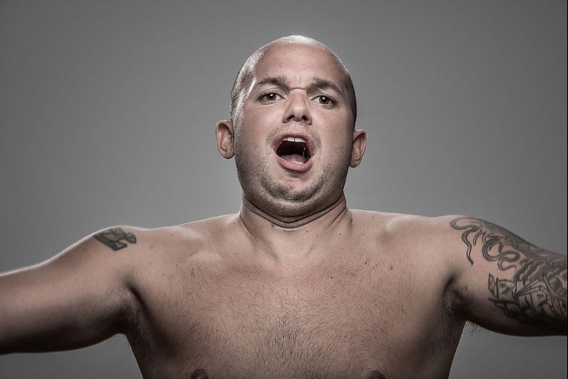 How do people react to a stun gun? How do people react to a stun gun?