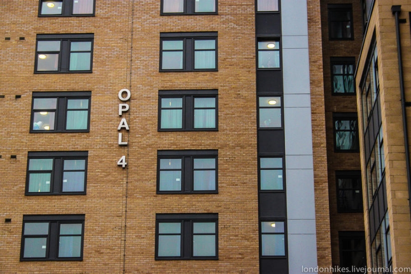 How do students live in London