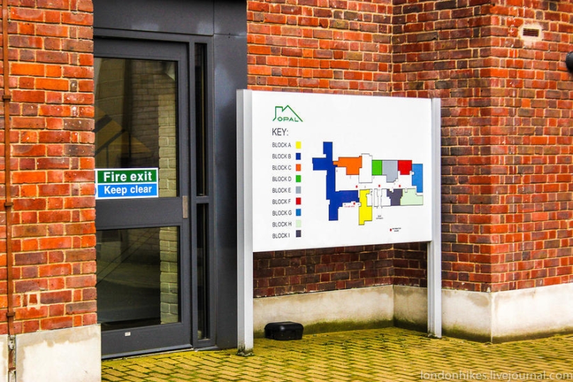 How do students live in London