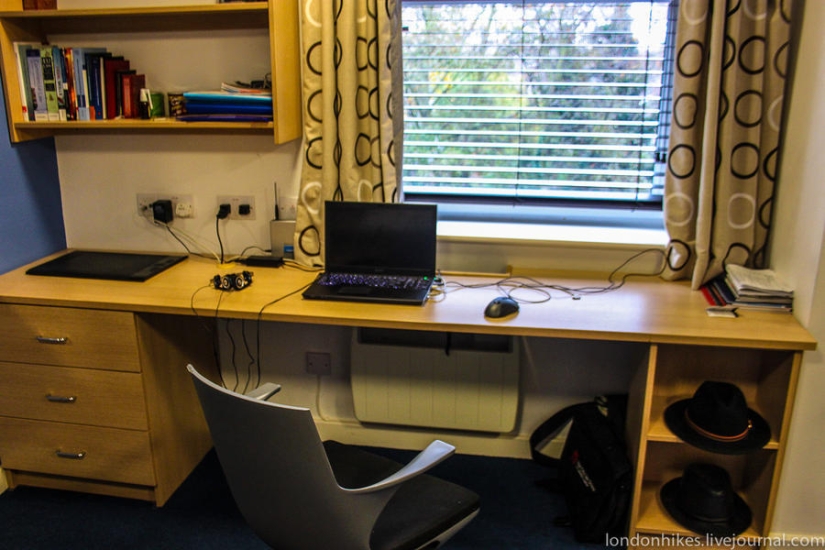How do students live in London